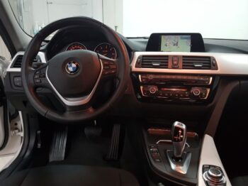 
									BMW Serie 3 318dA Business 4p. lleno								