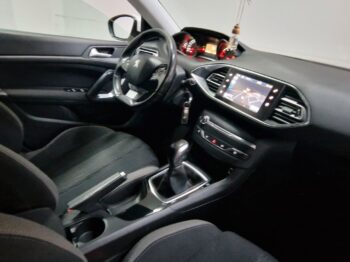 
									PEUGEOT 308 5p Style 1.6 BlueHDi 100 lleno								