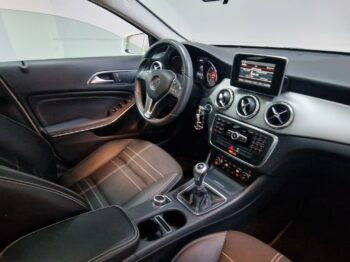 
									MERCEDES-BENZ Clase GLA GLA 200 CDI Style 5p. lleno								