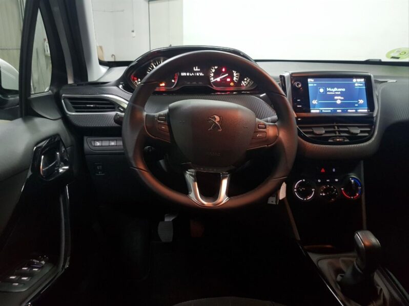 
								PEUGEOT 2008 Signature BlueHDi 73KW 100CV lleno									