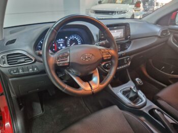 
									HYUNDAI i30 1.6 CRDI 85kW 116CV Tecno Sky DT 5p. lleno								