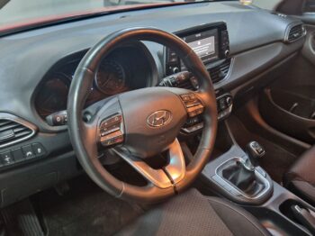 
									HYUNDAI i30 1.6 CRDI 85kW 116CV Tecno Sky DT 5p. lleno								