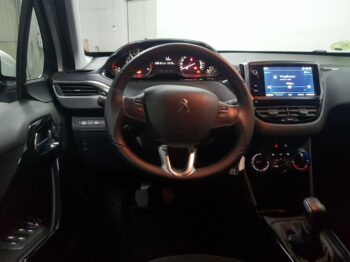 
									PEUGEOT 2008 Signature BlueHDi 73KW 100CV lleno								