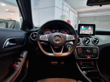 
									MERCEDES-BENZ Clase GLA GLA 200 d AMG Line 5p. lleno								